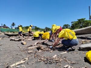 Voluntarios retiraron 550 kg de residuos en Playa Guacalillo