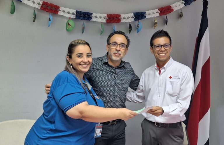 Municipalidad de Alajuela entrega millonaria ayuda a la Cruz Roja de la provincia