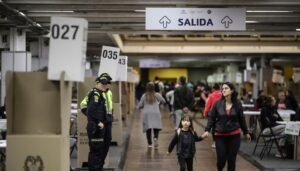 Partidos tradicionales triunfan en elecciones regionales en Colombia