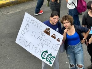 Grupos trotskistas, del Frente Amplio, PLN, sindicatos y algunos pro Palestina se concentran en un bloqueo en la Fuente de la Hispanidad