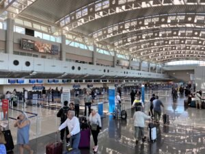 Aeropuerto Juan Santamaría implementara nueva tecnología para reducir los tiempos del pasajero en temporada alta