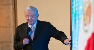 Presidente de México dice apoyará a Cuba, incluso con venta de petróleo