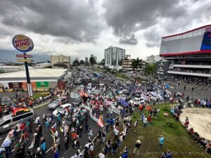 Miles participan en la Gran Marcha Nacional contra el Gobierno de Rodrigo Chaves