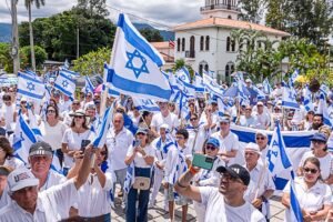 Cientos de costarricenses repudian el terrorismo de Hamás y claman por la paz