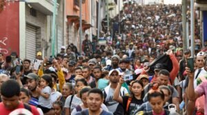 Nueva caravana de alrededor de 6.000 migrantes busca llegar a la frontera sur de EEUU
