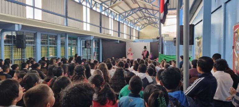 1300 estudiantes han recibido educación financiera por medio de obras de teatro