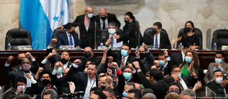 Violentos disturbios en el Congreso de Honduras deja varios diputados heridos