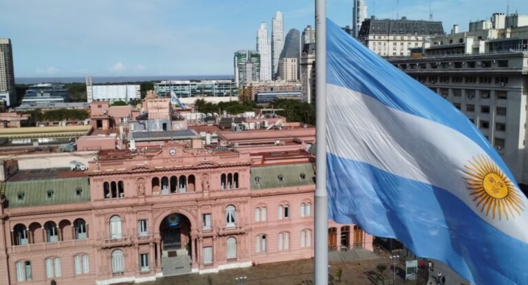 Indecisos y desencanto social: pilares determinantes en el balotaje presidencial de Argentina