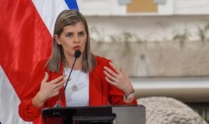 Aquí no se le están disminuyendo funciones a la Contraloría, aclara ministra de Planificación