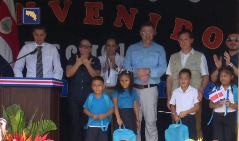 UNICEF donó al MEP 600 pupitres y paquetes educativos a estudiantes de 30 centros educativos de la frontera norte