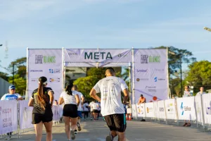 2.200 colaboradores de Coyol Free Zone y empresas aliadas corrieron para beneficiar a centros educativos de Alajuela