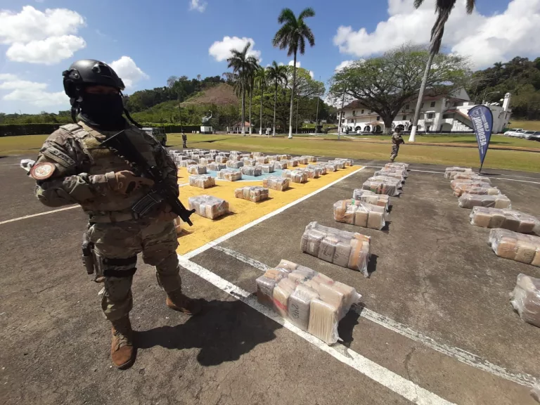 Autoridades de Panamá incautan 600 paquetes de droga en contenedor que iba a Suecia