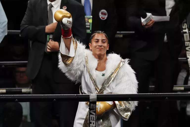 Yokasta Valle recuperó su título mundial en una reñida pelea contra la mexicana Elizabeth López