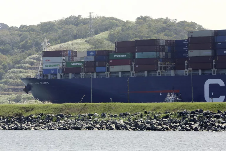 La sostenibilidad del canal de Panamá es el reto de la nueva generación de panameños