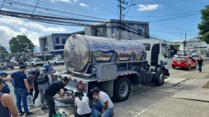 Defensoría: Inadecuado manejo de crisis con agua ha puesto en riesgo la salud y paz social del país