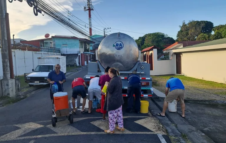 Cúmulo de desaciertos del AyA agravó crisis del agua, señala Defensoría