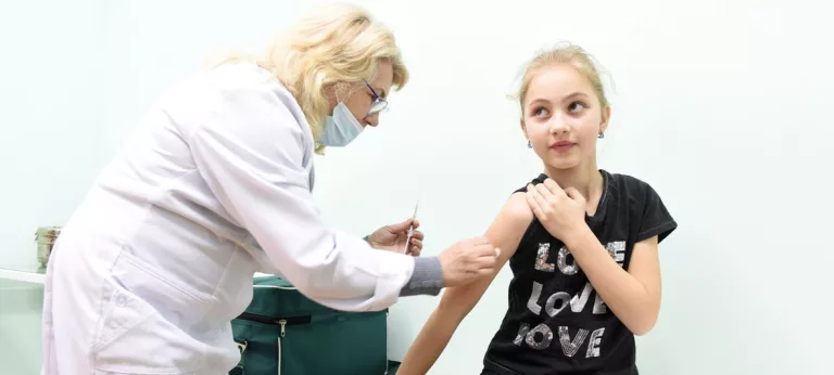 Polémica en Florida por brote de sarampión: el estado permite que niños no vacunados vayan a la escuela