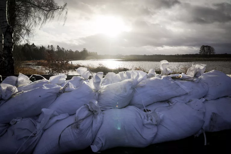 Persiste riesgo máximo de inundaciones en el norte de Alemania