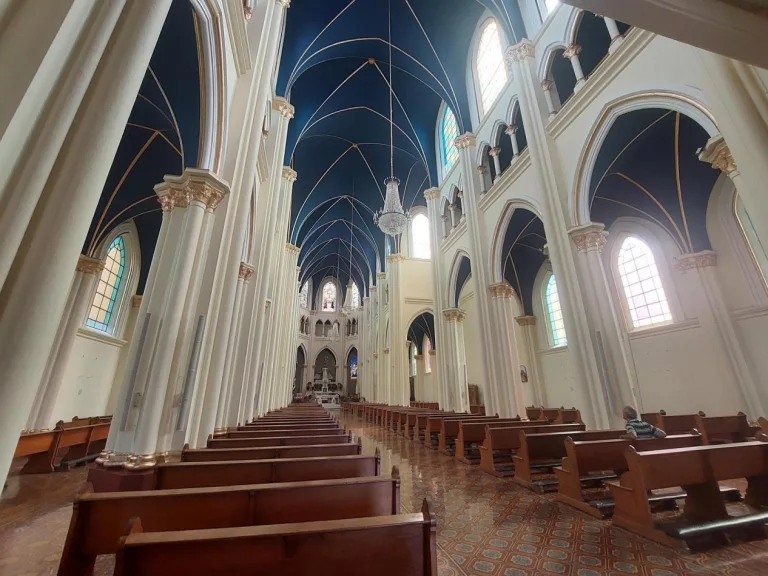 Templo de Coronado recibe a sus feligreses con una renovada y hermosa apariencia interior