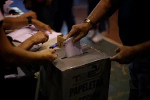 WOLA, preocupada por “falta de transparencia” en elecciones de El Salvador en el exterior