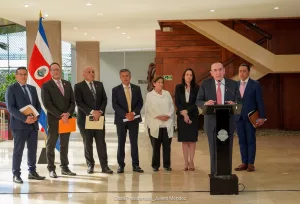 Hoy sembramos una semilla importante para fortalecer la confianza entre el presidente y los jefes de fracción, asegura Arias