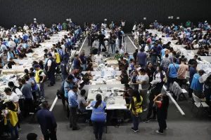 Ente electoral concluye escrutinio de 6 departamentos de El Salvador sin revelar resultado