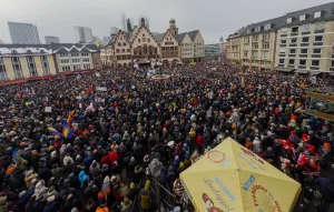 Al menos 457.000 personas se manifestaron contra la derecha en Alemania