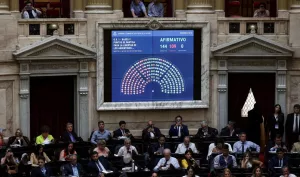 Tras derrota legislativa, Gobierno de Milei evalúa cómo aprobar reformas en Argentina