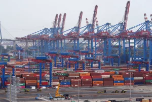Desciende 4,7% tránsito de mercancías en puerto de Hamburgo en 2023