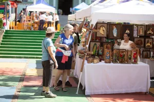 Mujeres emprendedoras de Sarchí presentan sus productos en la Feria de las Mujeres 2024