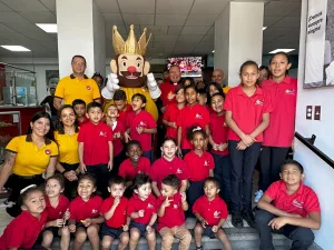 Asociación Obras del Espíritu Santo recibe gran donación de artículos escolares