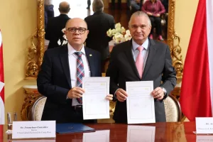 UNA y Ministerio de Relaciones Exteriores firman convenio para inaugurar la “Cátedra Azul”