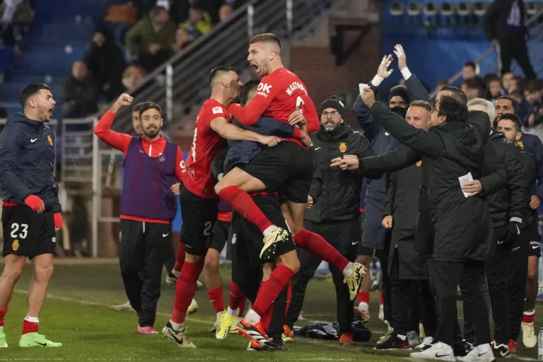 El Mallorca llega a tiempo en Vitoria