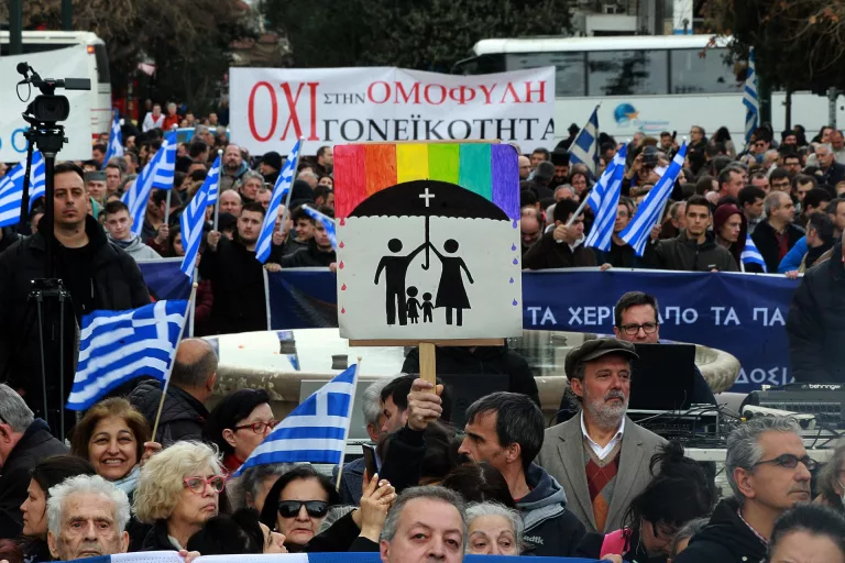 Grecia aprueba el matrimonio homosexual y la adopción por parte de parejas del mismo sexo