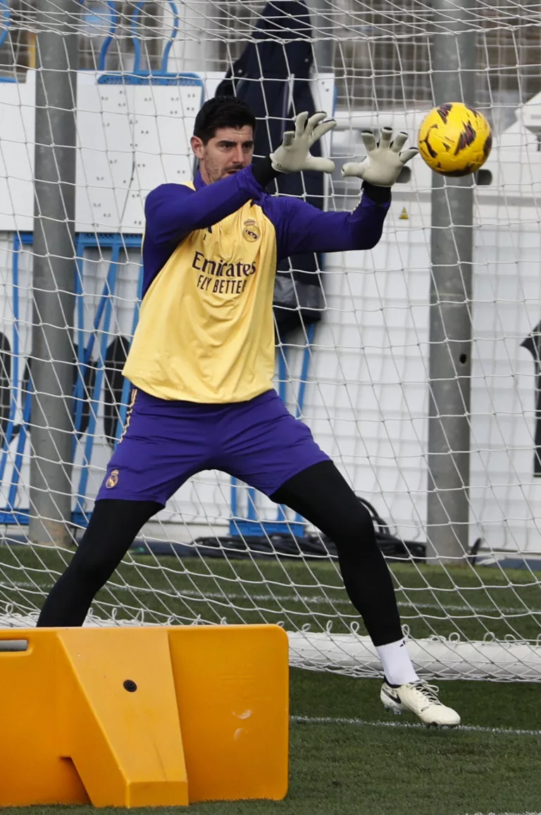 Courtois se suma al trabajo de porteros