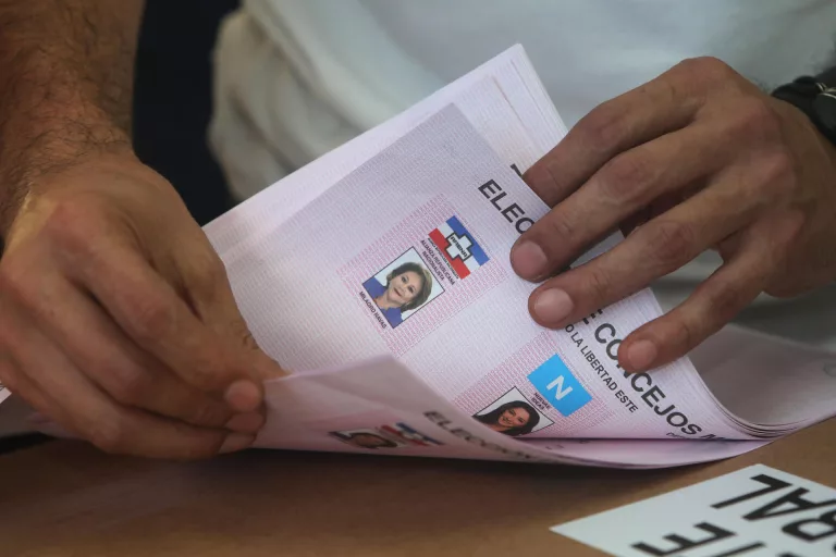 El histórico izquierdista FMLN salvadoreño se reorganizará tras el debacle en los comicios