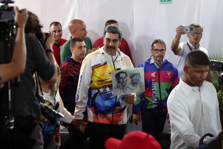 Maduro tilda a opositores como “piezas en el juego” de EEUU para “apoderarse de Venezuela”