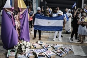 Iglesia de Costa Rica celebra viacrucis por migrantes y por presos políticos de Nicaragua