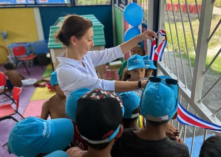 Costa Rica inaugura puesto para migrantes menores de edad en la frontera con Panamá