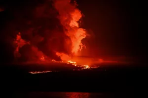 El campo de lava del volcán La Cumbre, en las Galápagos, llega a 8 kilómetros de longitud