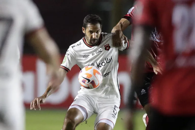 Celso Borges se retira de la selección de Costa Rica con un récord de 163 partidos