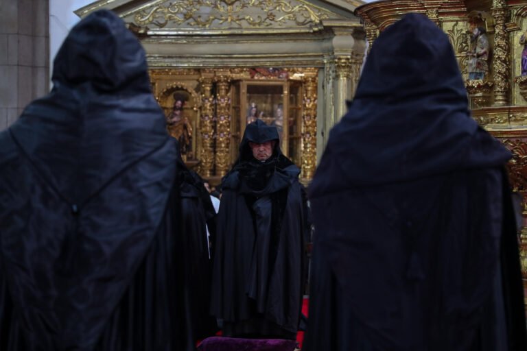 El Arrastre de Caudas, una procesión fúnebre de Semana Santa que solo pervive en Quito