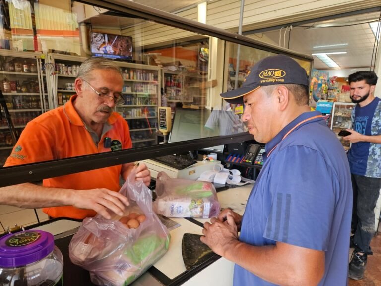 Comerciantes piden reglas claras sobre ley que prohíbe plásticos de un solo uso