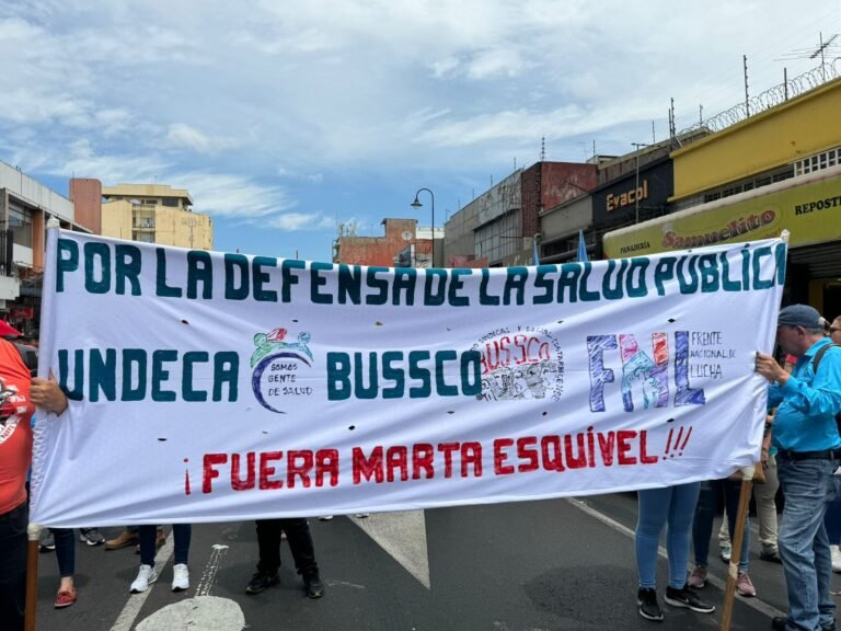 GALERÍA: Sindicatos marchan en defensa de la CCSS, del agua y contra la venta del BCR