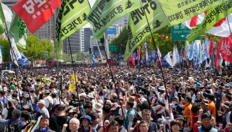 Trabajadores y activistas en Asia y Europa piden más derechos laborales en marchas del 1 de Mayo