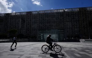 Ecuador suspende cortes de energía eléctrica por una semana, pero crisis continúa