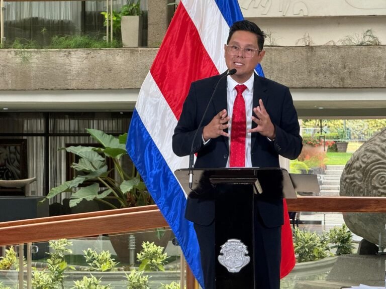 AyA presenta plan para acelerar inversiones