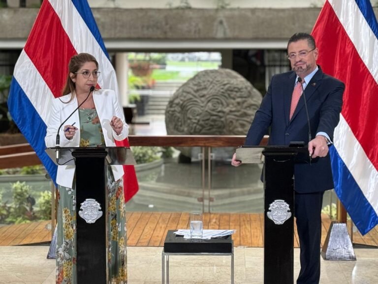 Chaves señala estulticia y falta de conocimiento entre quienes piden salirse de la OMS