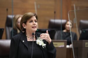 Pilar Cisneros señala que la Asamblea Legislativa es con frecuencia un teatro politiquero