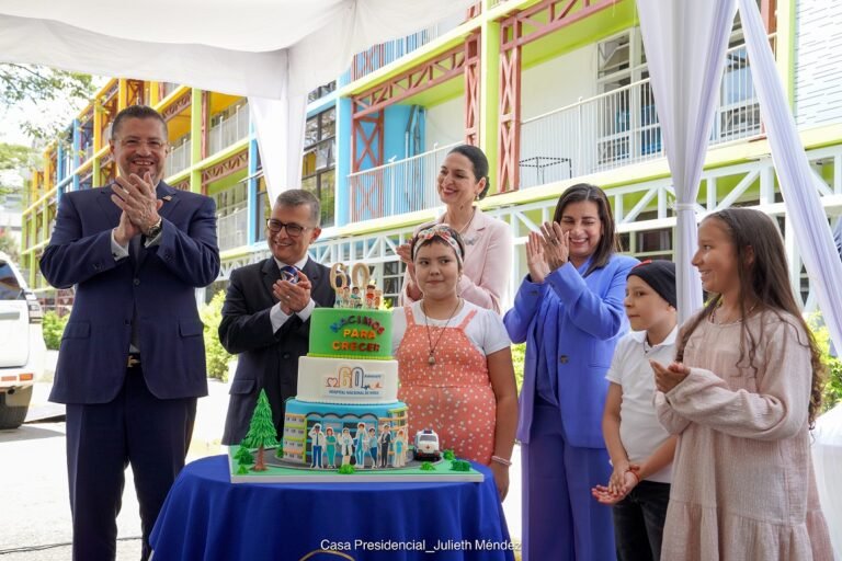 Chaves celebra que cartel de licitación para adjudicar Torre de la Esperanza ya se encuentra en SICOP